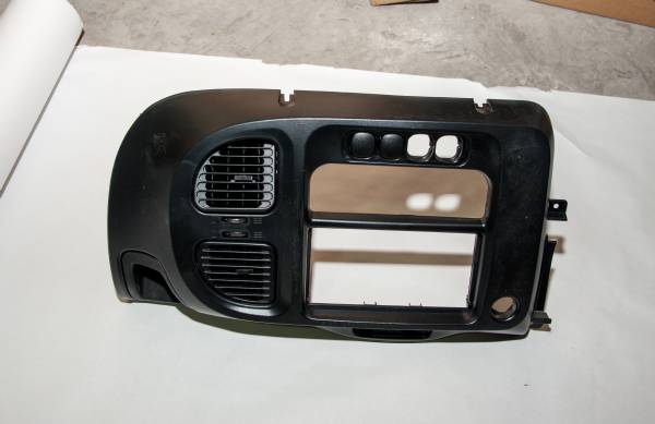 FORD TRANSİT 300 L-M-S-SF ÇIKMA PARÇA  V184 TEYP ÇERÇEVESİ KOMPLE